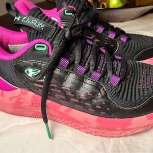 Under Armour Breakthru 5 women's basketball shoes size 8